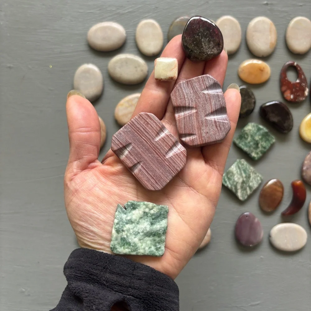 Drilled Stone Pendant Beads Lot of 47 - Picture 7 of 8